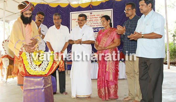 ಜಾತಿಗೆ ಮಹತ್ವ ನೀಡದೆ ಮಾನವೀಯತೆಗೆ ಒತ್ತು ನೀಡಿ: ನಿರ್ಮಲನಾ ಥಜಿ